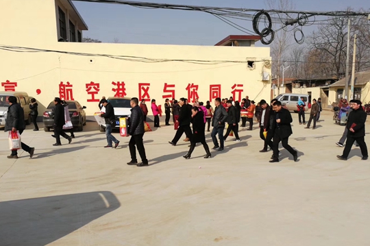 航空港区张庄办事处赴登封市许韩村看望贫困亲戚