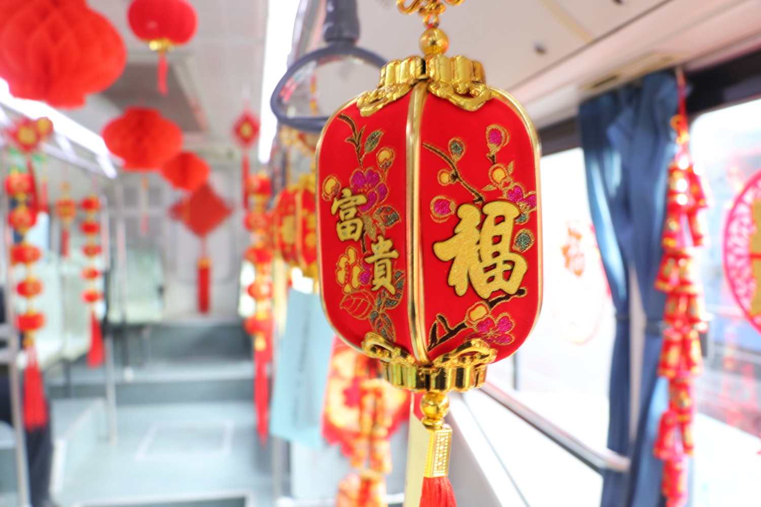 Lantern Festival themed Buses Debut in Zhengzhou Henan Dahe cn The