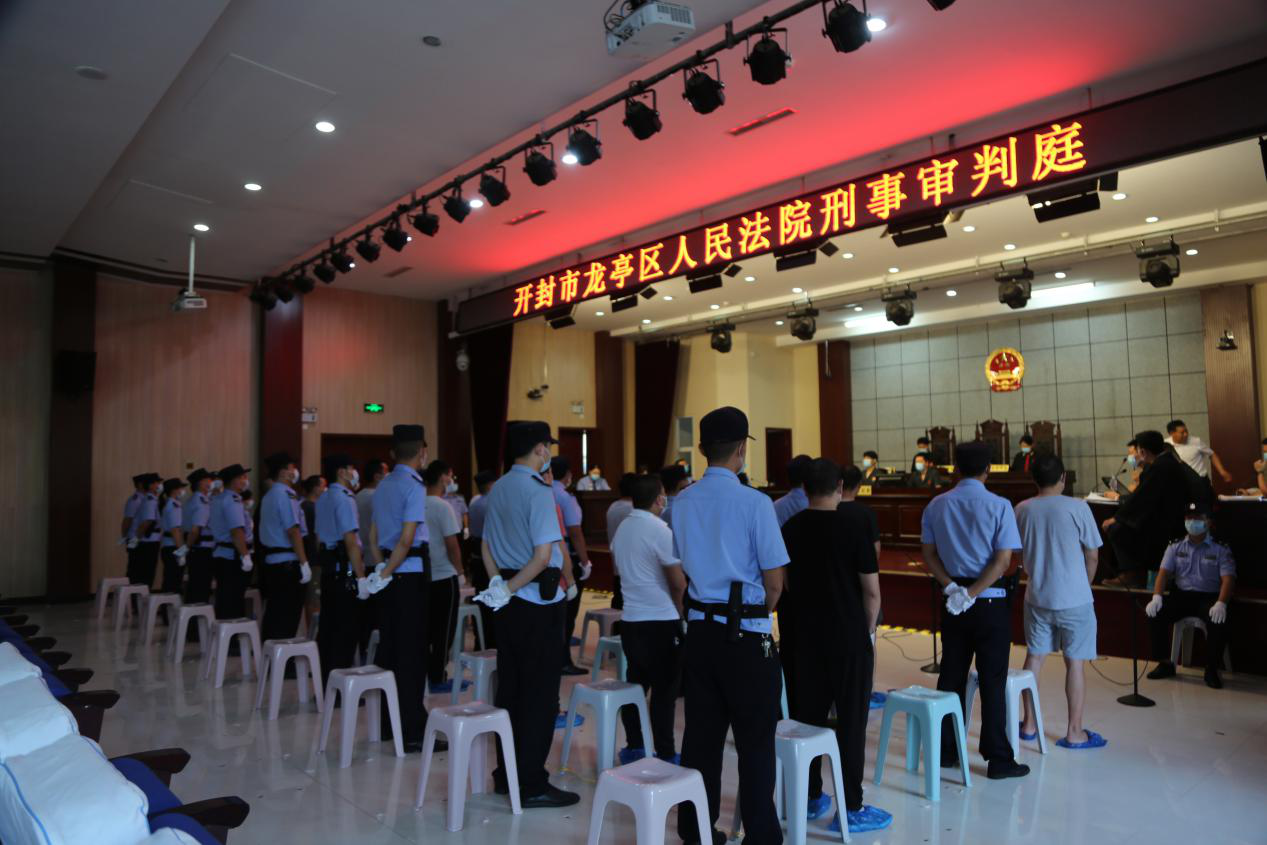 开封法院集中宣判助力扫黑除恶专项斗争收官战6案67人被判刑