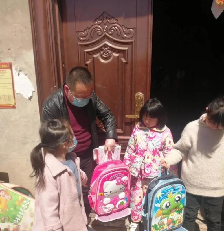 『驻村干部』鹿邑县这位驻村干部，带着“小棉袄”来扶贫