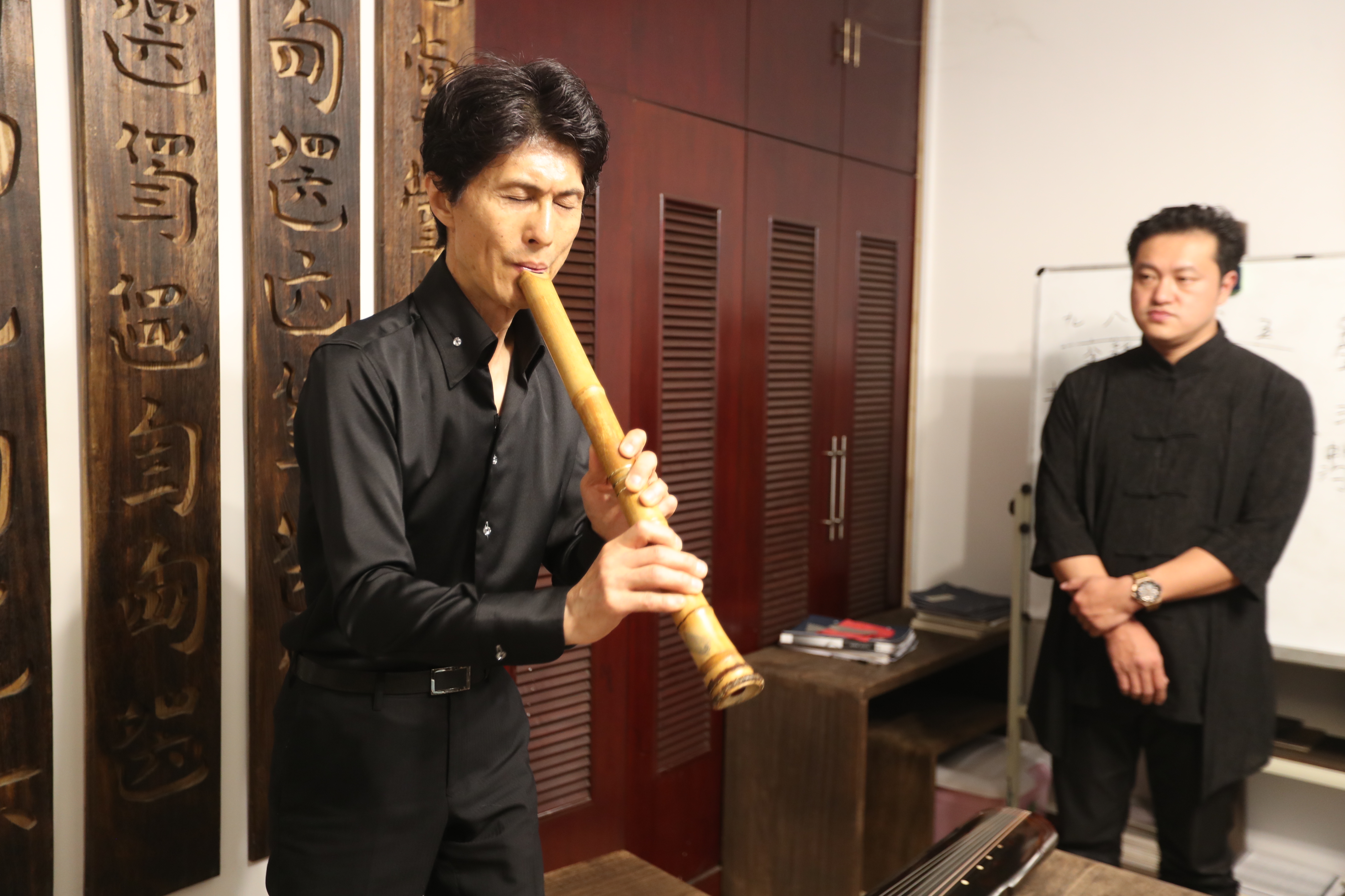 日本尺八大师河南寻根失传千年的古乐今晚奏响河南博物院