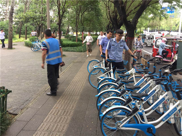 共享单车乱象怎么治理?漯河亮绝招