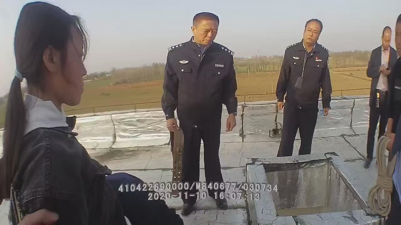 |少女轻生跳楼命悬一线 叶县公安局政委一把抱回救下