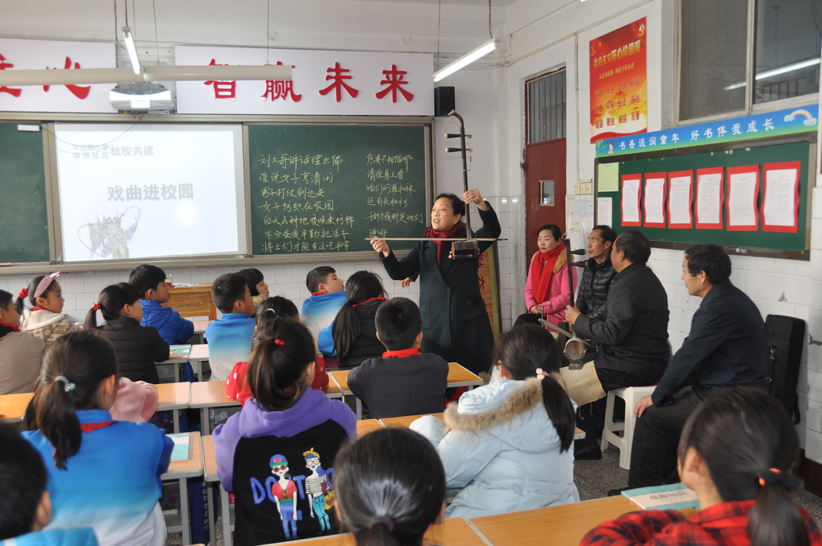 郑州上街区中心路小学党支部开展社校共建传统文化进课堂活动