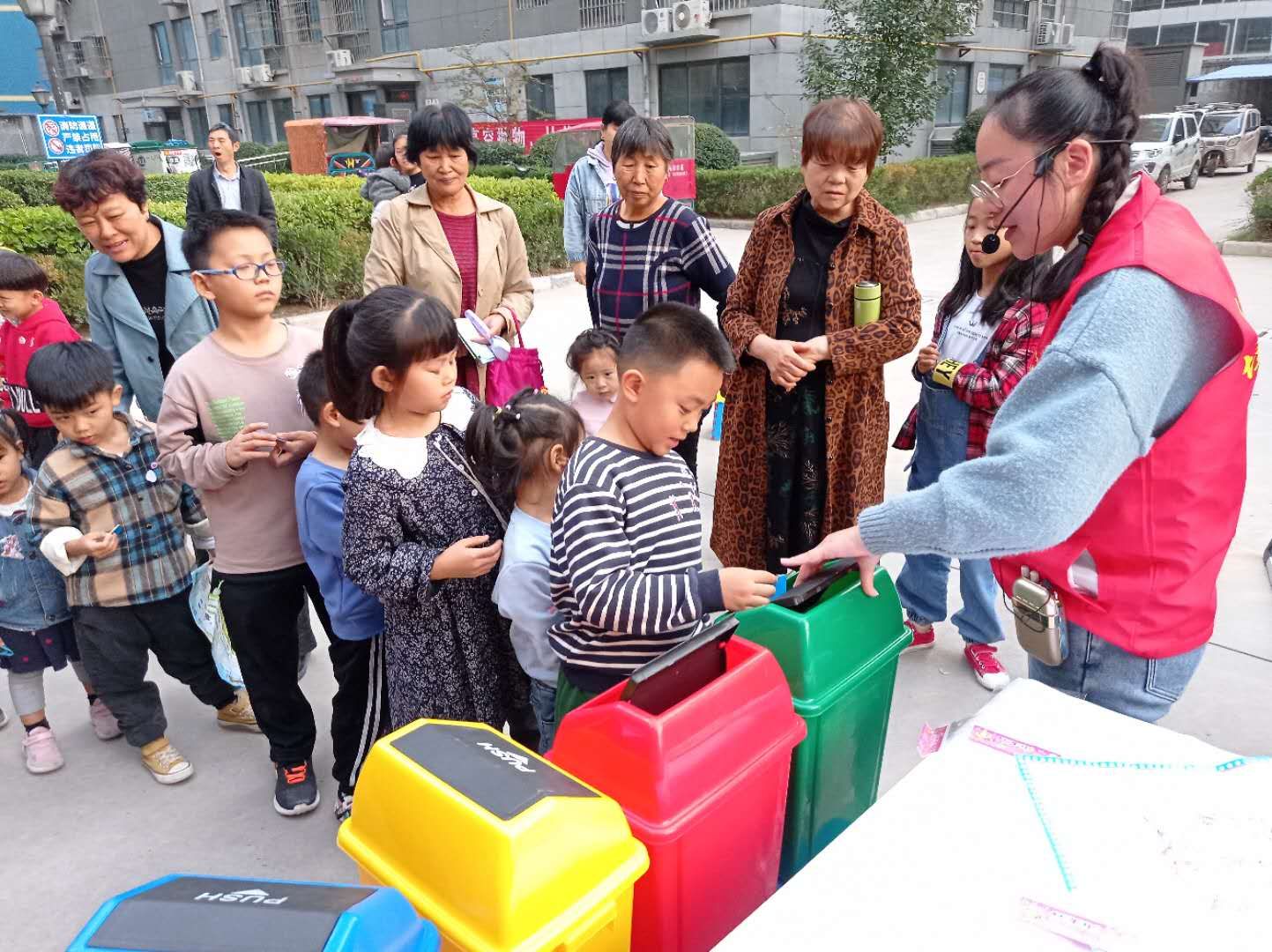 |红蓝黄绿要看清 生活垃圾分门别类投放图解来了