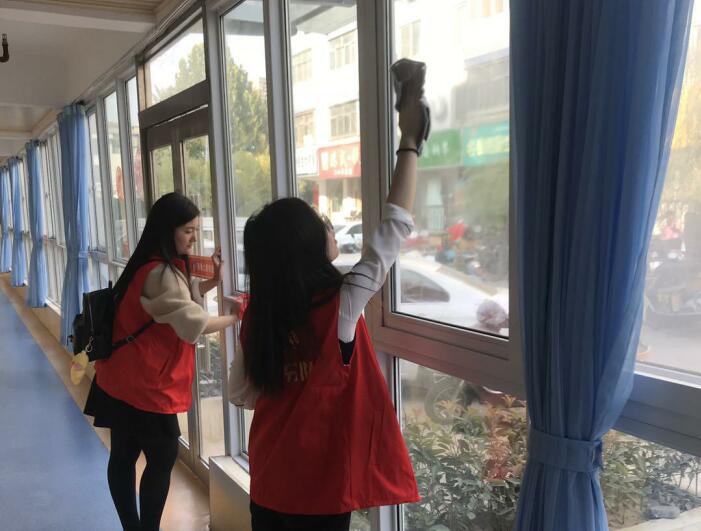 重阳节前夕 大河网团支部走进养老院送欢乐献