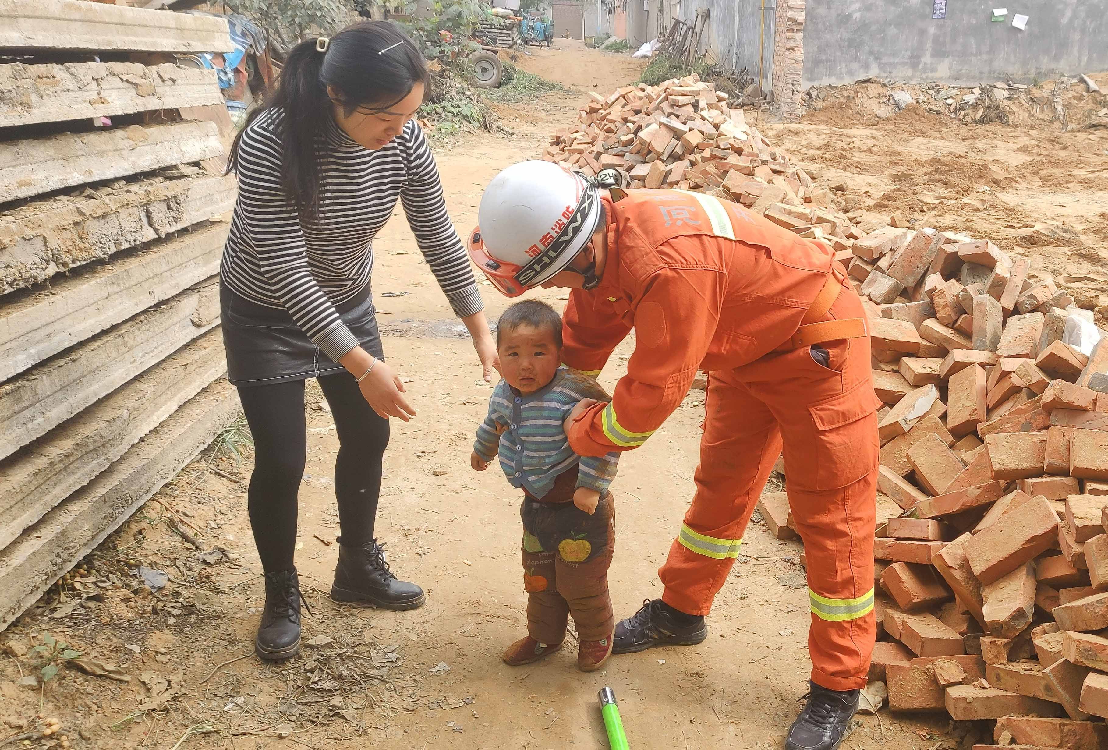 |开封尉氏：2岁娃走着走着不见了，地坑中传来哭啼声!