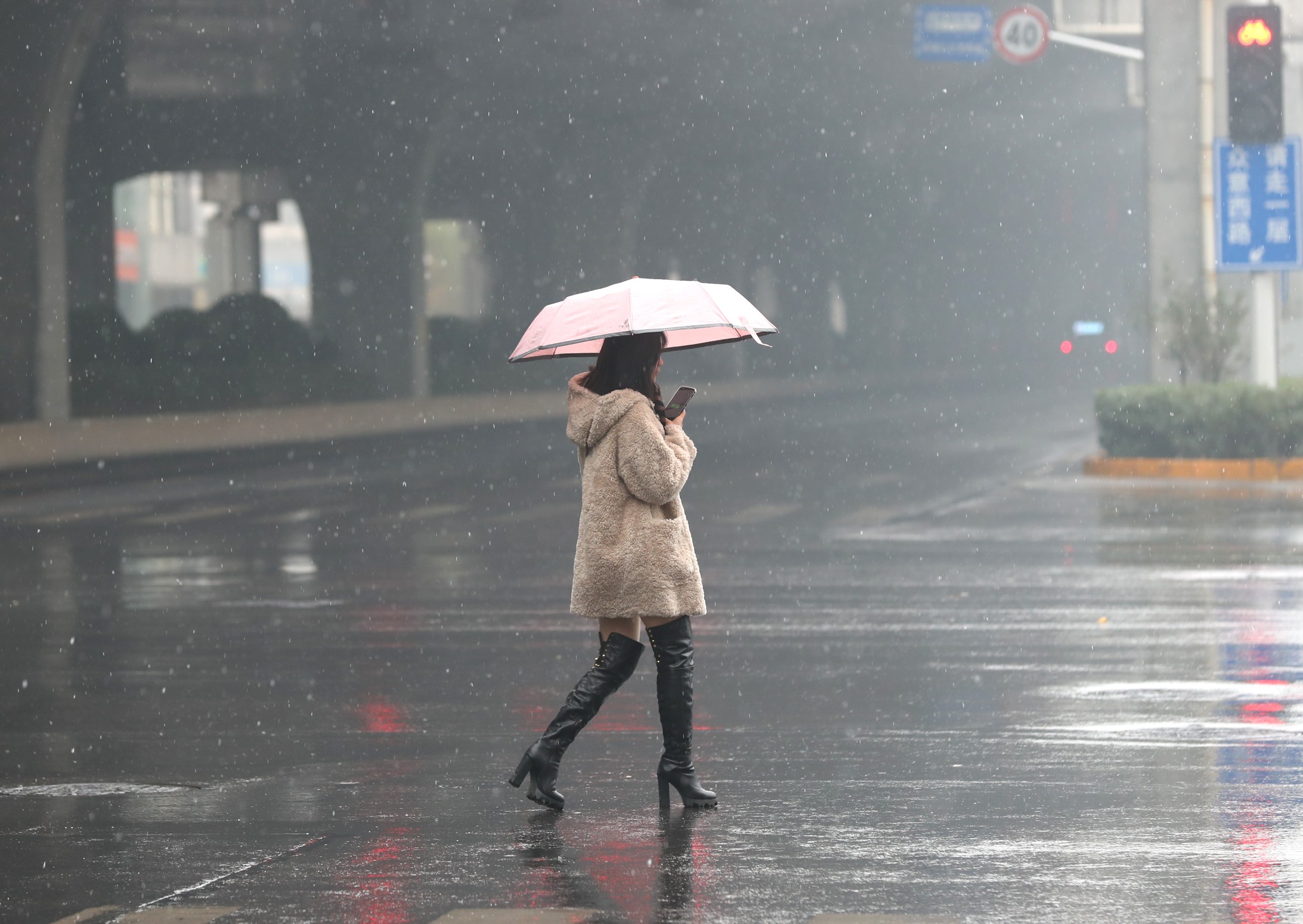 冬天雨夹雪的照片图片