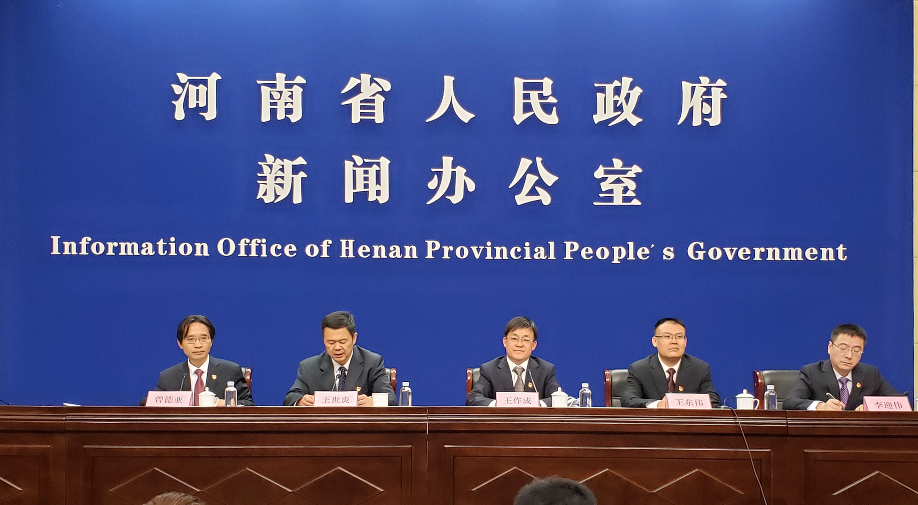 本次新闻发布会邀请到省政府副秘书长,省政府办公厅主任王作成,省财政