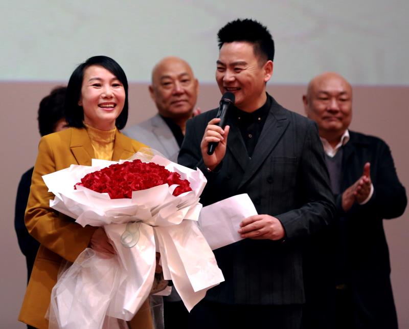 豫剧名家张宝英联手弟子吴慧霞演对手戏豫剧电影《新桃花庵》首映获好评