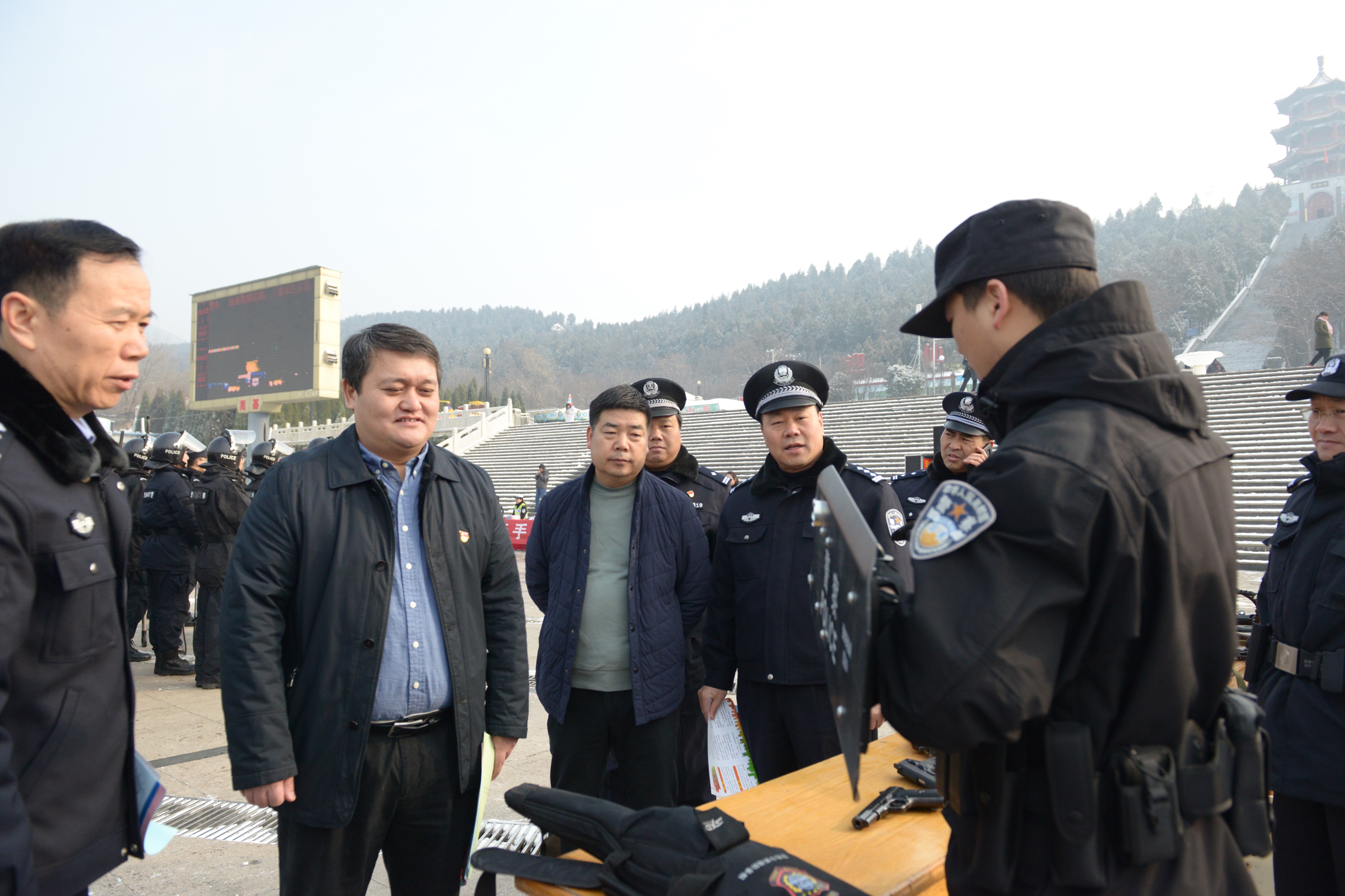 110全国宣传日登封警方教市民正确使用110