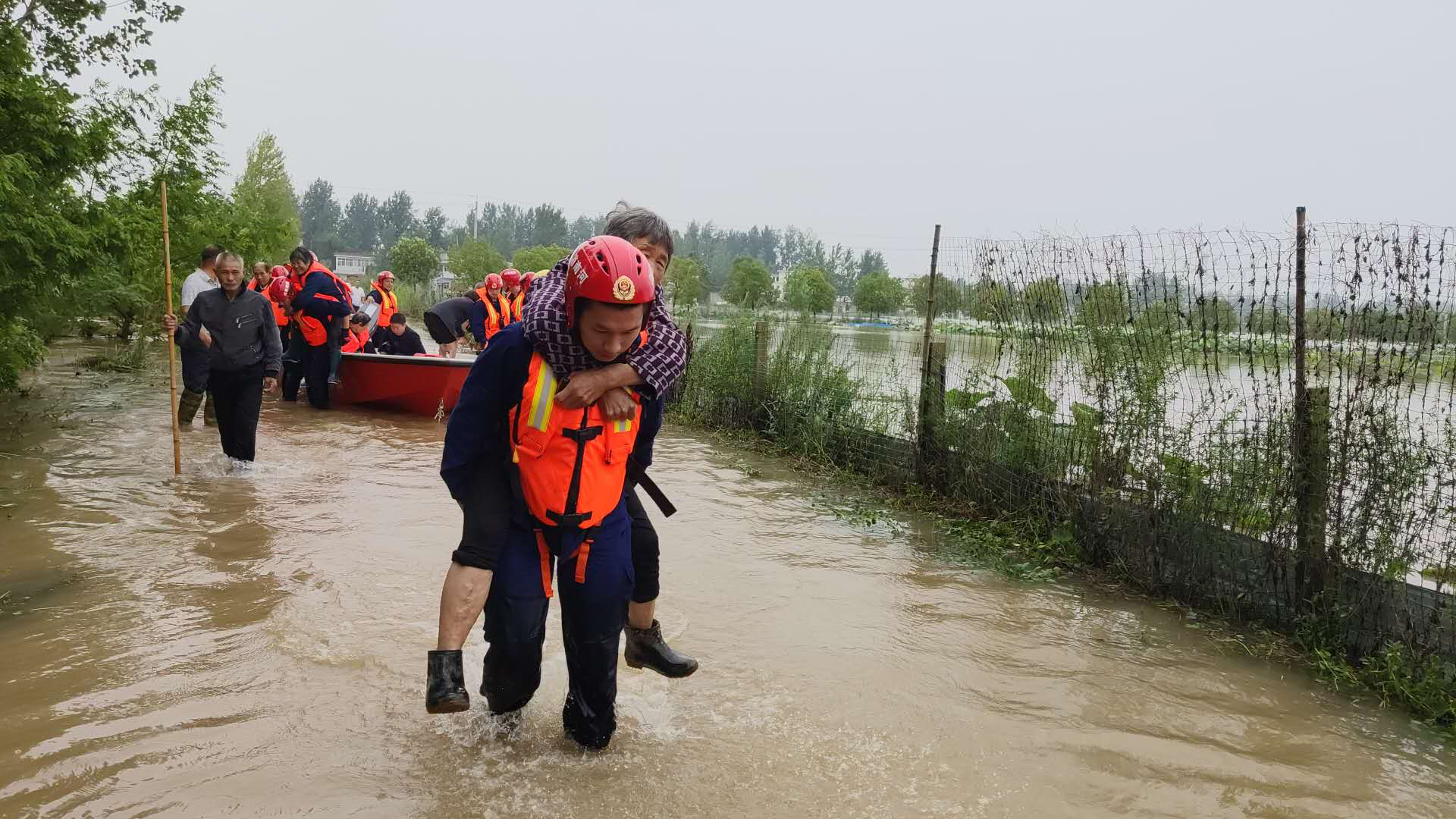 信阳|信阳再迎强降雨险情频发 记者直击抢险、救援一线