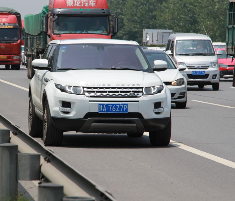 河南高速交警曝光百輛端午假期違法占用應(yīng)急車道車輛