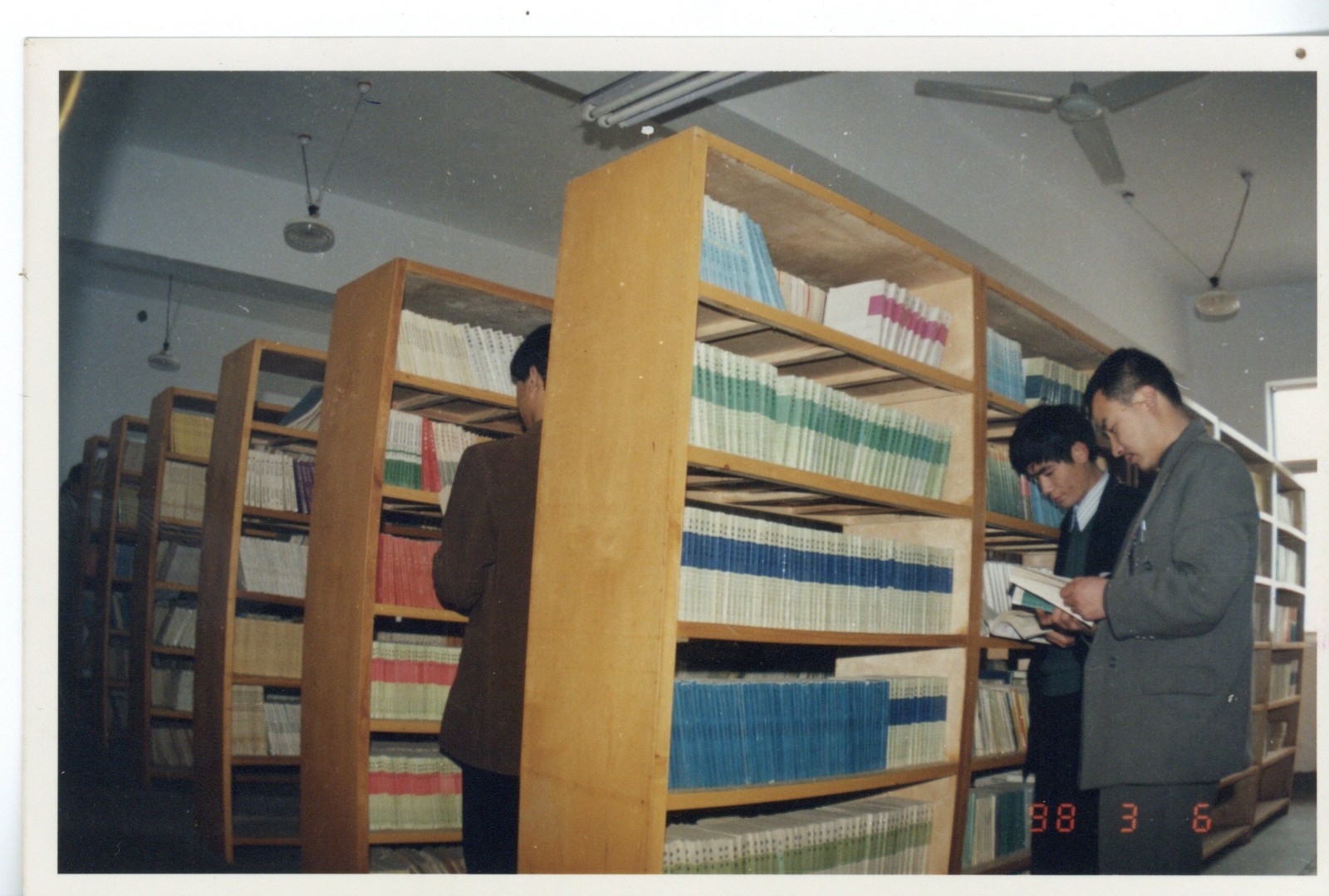  当时的图书阅览室