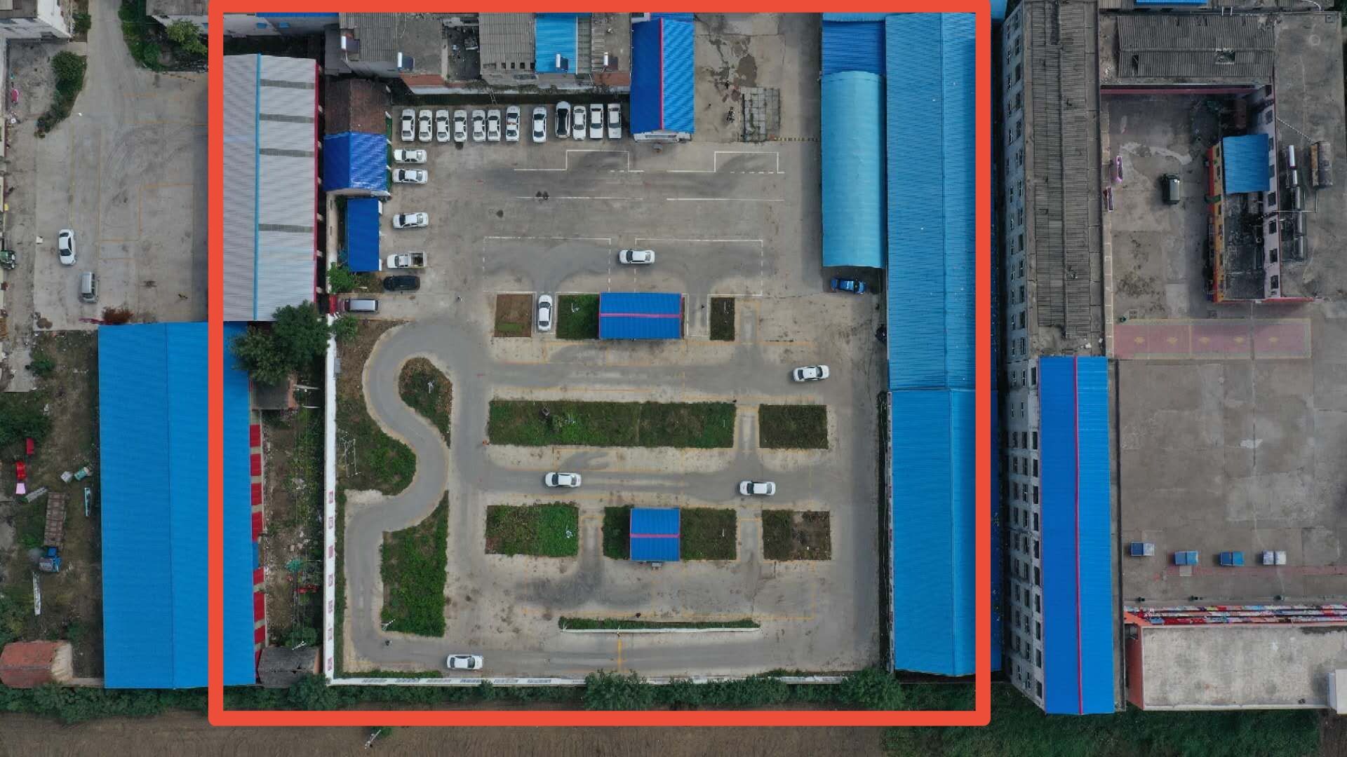 |一个敢教，一个敢练！这个驾校把乡道当成练车场