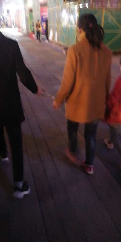 |郑州监控“天眼”锁定一在逃女嫌疑人？警方严密布控将其现场抓获