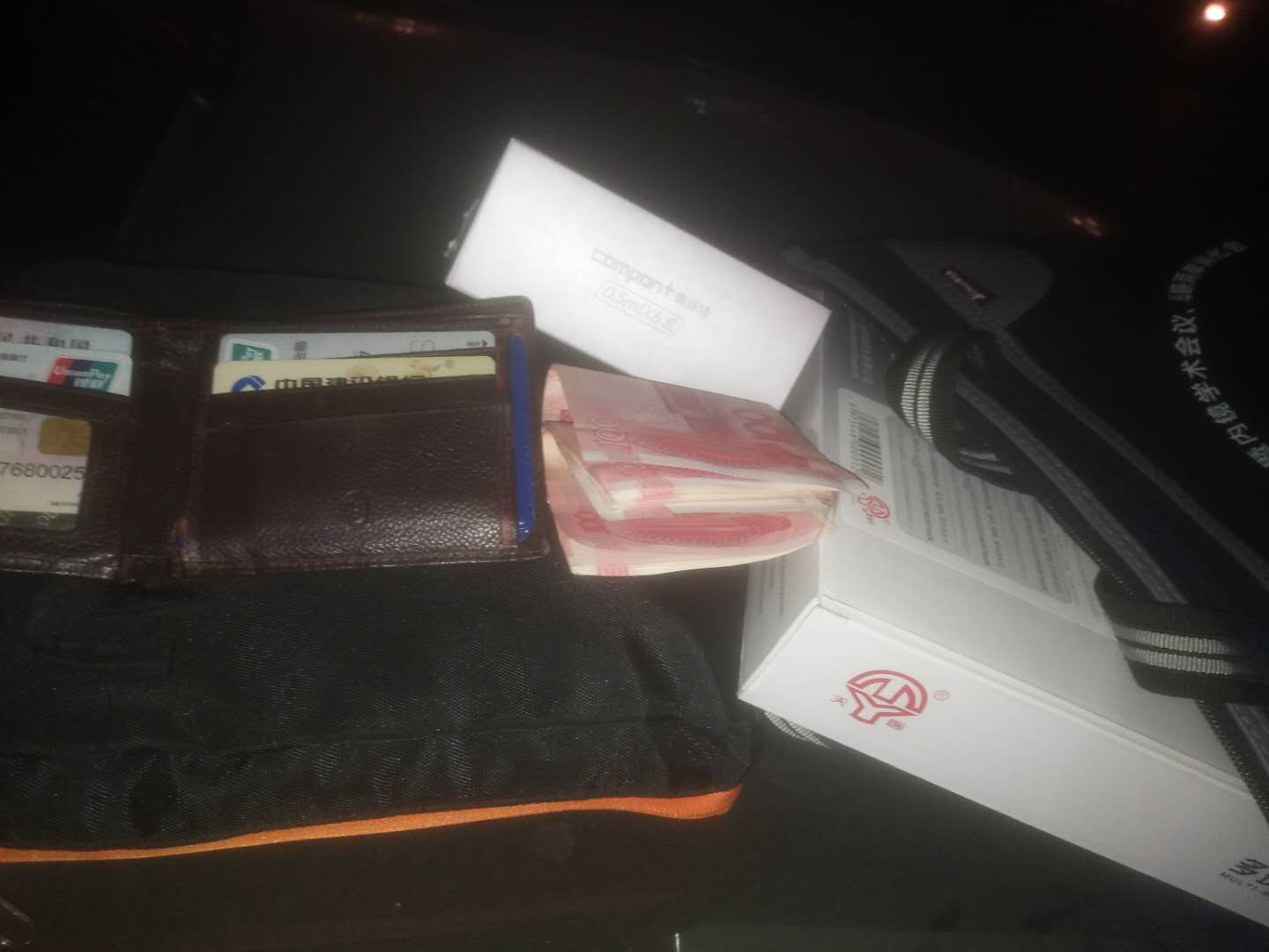 法制|真心大!车里放了两个包却不关窗户