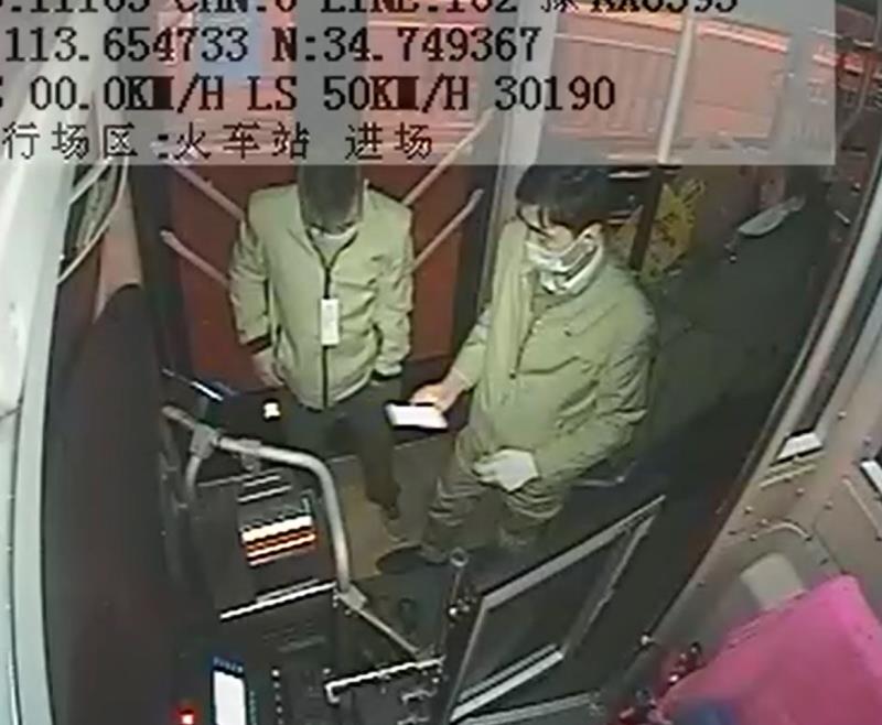 |郑州公交乘客：一元钱的执拗！