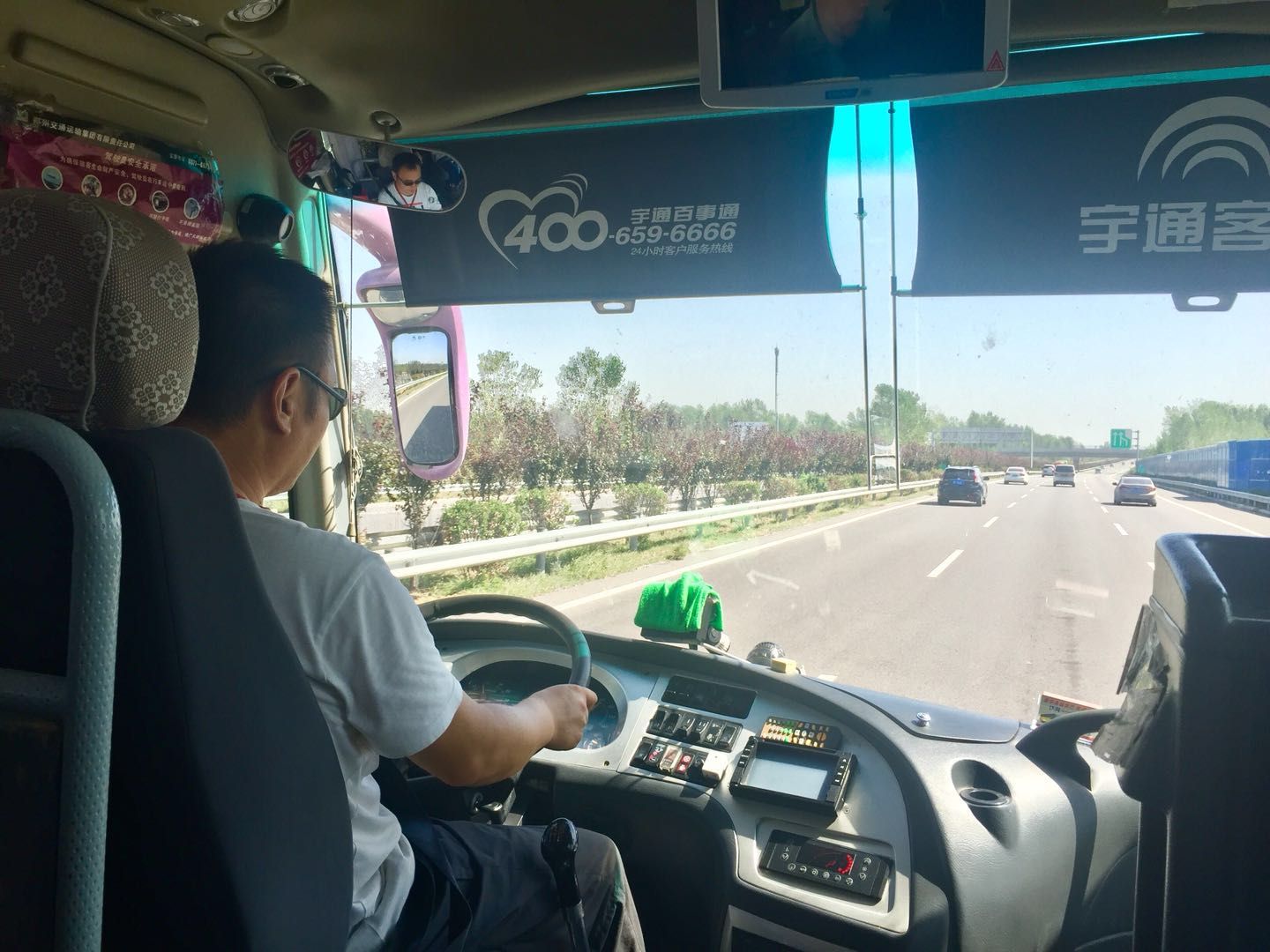 记者体验大巴司机的一天离家2公里吃一顿老婆做的饭成奢望