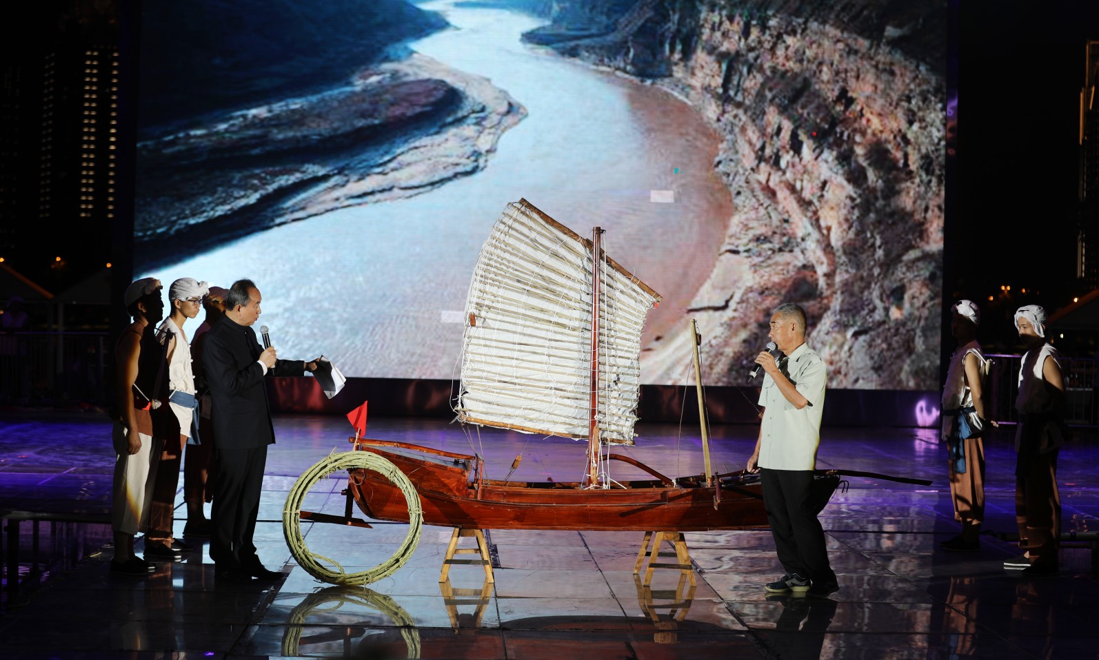 喊唱出催人奋进的黄河力量国家级非遗黄河号子登上舞台