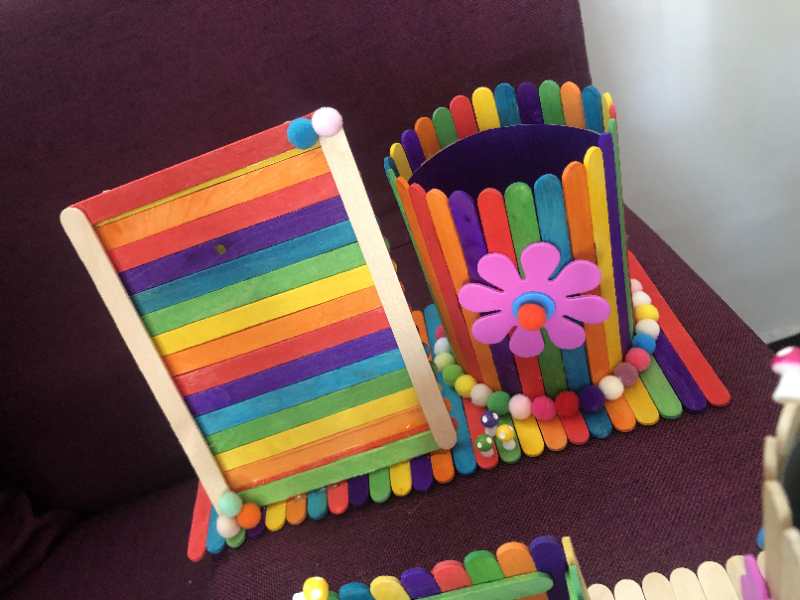 手工艺|雪糕棍和饮料瓶还能制成精美手工艺品? 这个车长手真巧