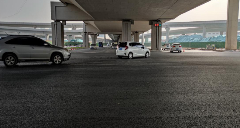 |郑州这一路段连夜封闭造成拥堵，咋回事?