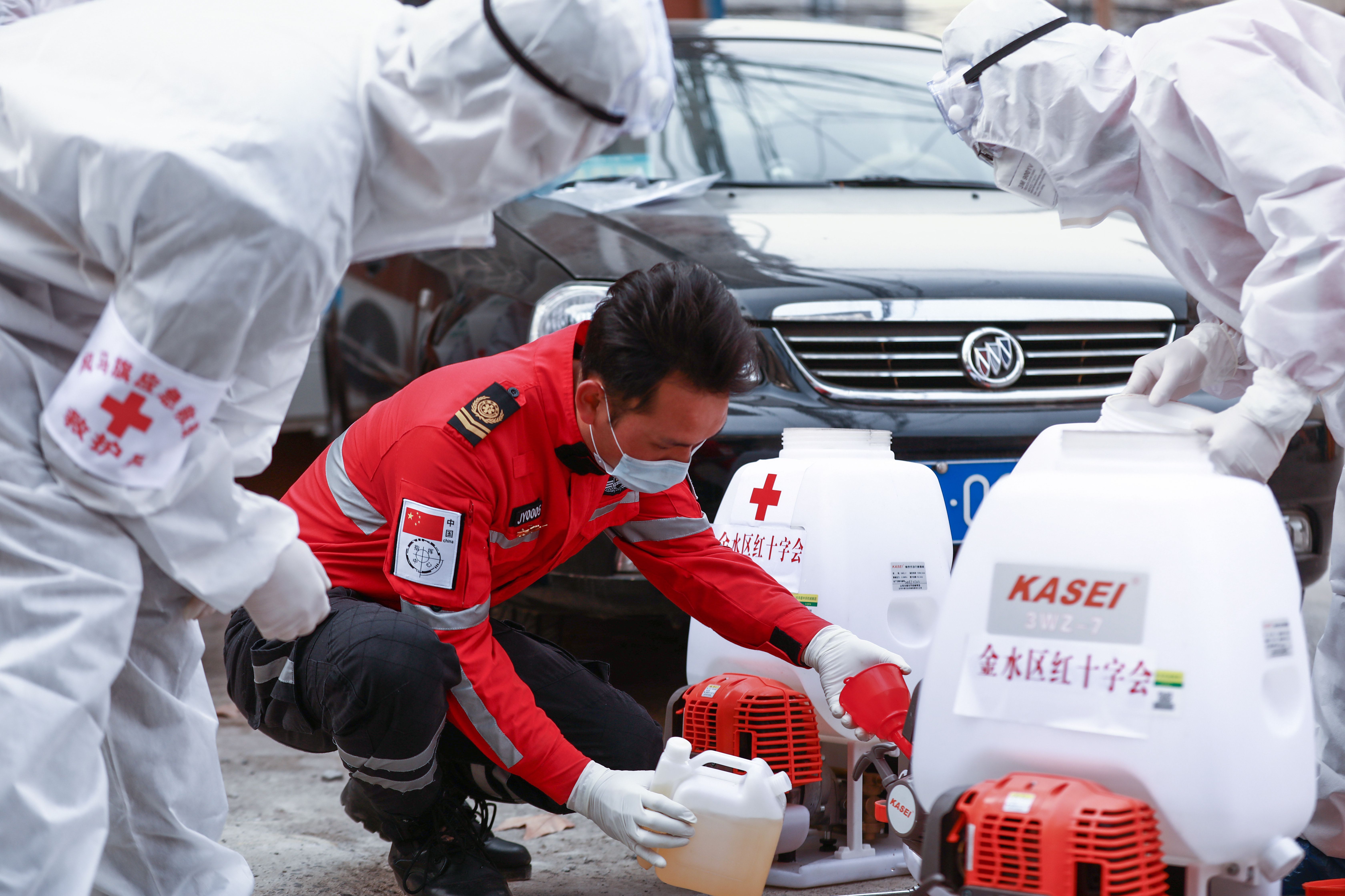 全员机动24小时值班风马旗救援队对抗疫情拼硬核