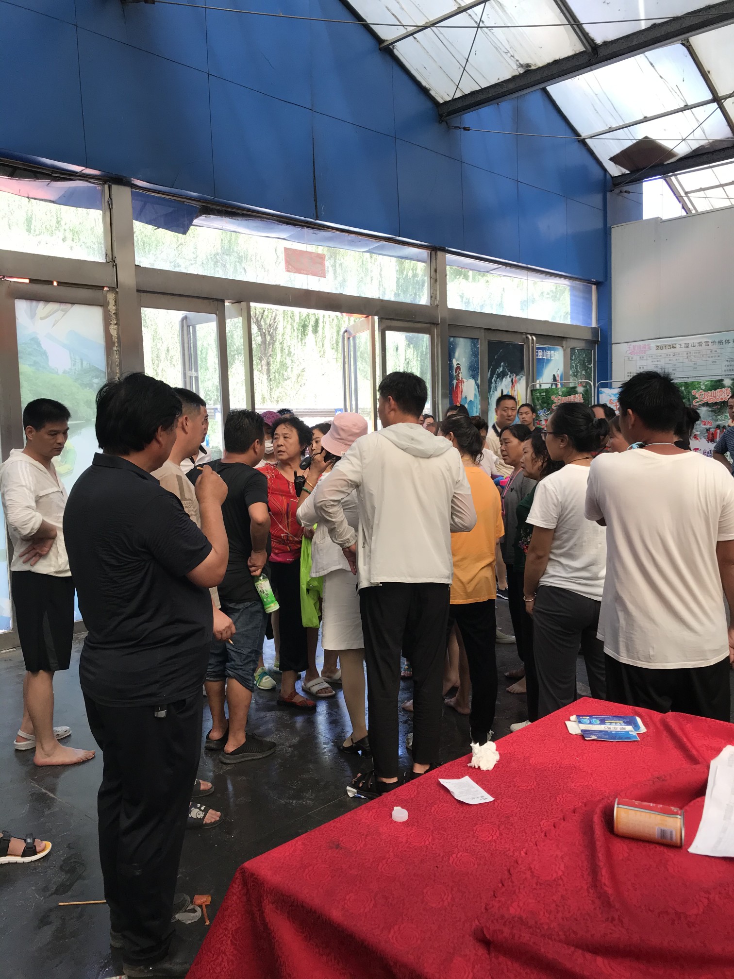 众多游客王屋山漂流受伤长时间无人管 景区称游客不配合额外要求赔偿