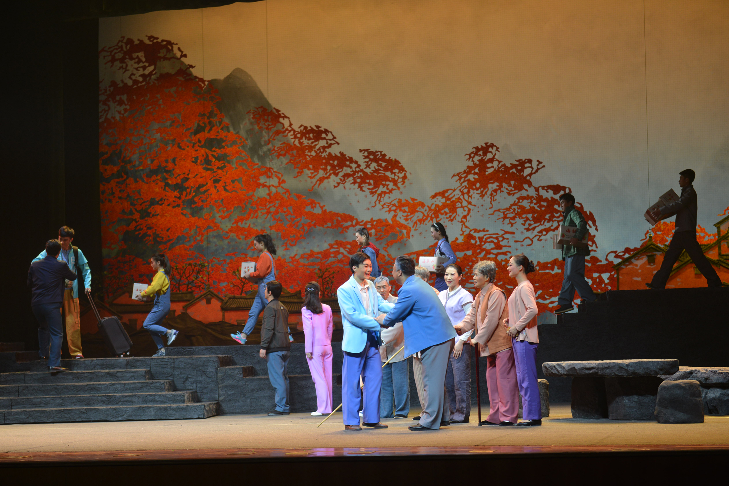 豫剧现代戏《尧山情》在平顶山上演 讲述驻村书记扶贫事迹-大河网