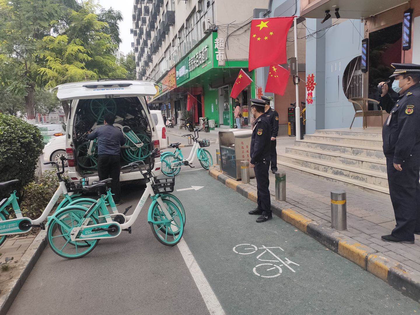郑州市管城区严管重罚违规投放共享单车行为