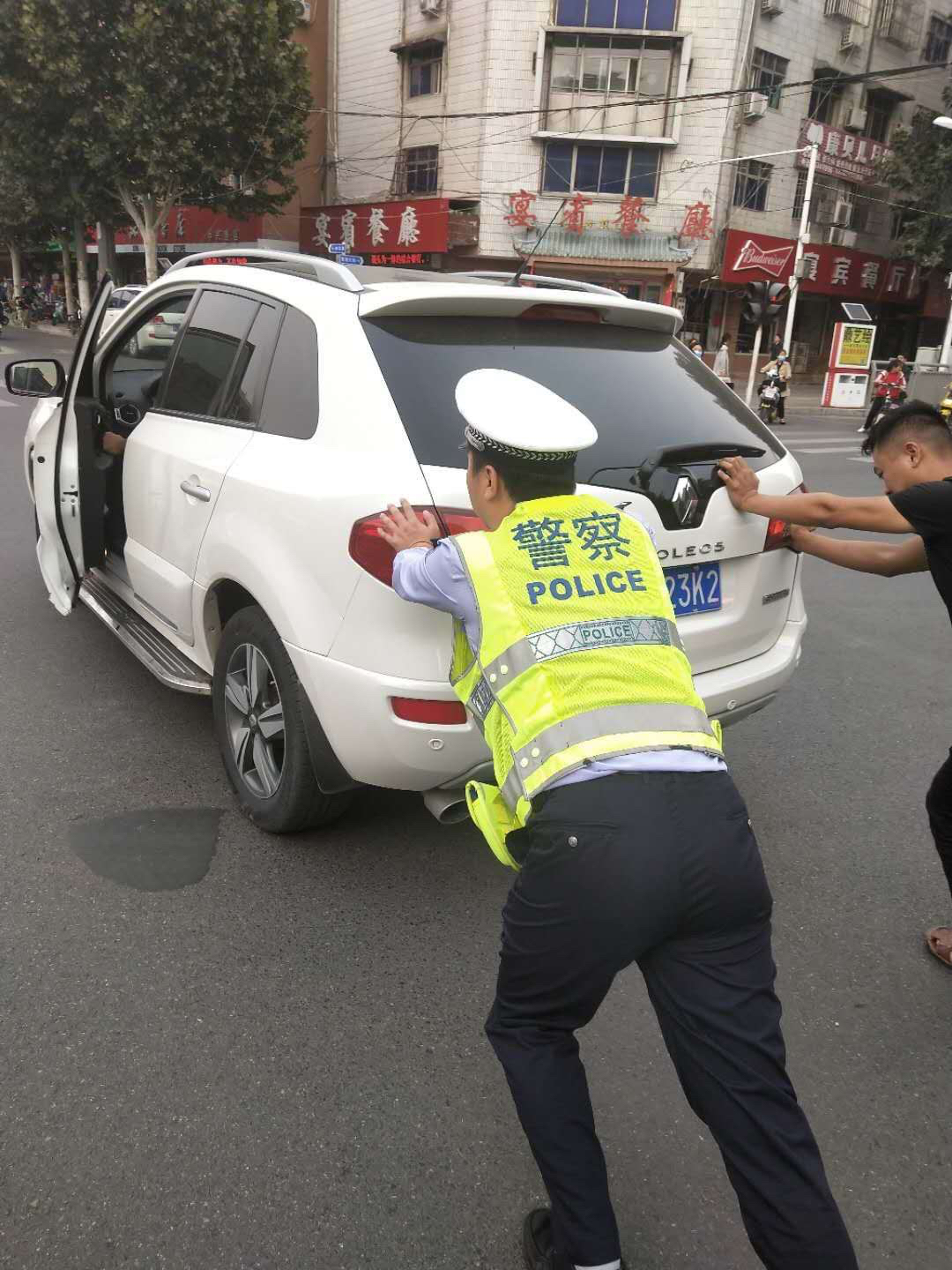 |国庆假期第一天，求助不断忙坏中牟交警