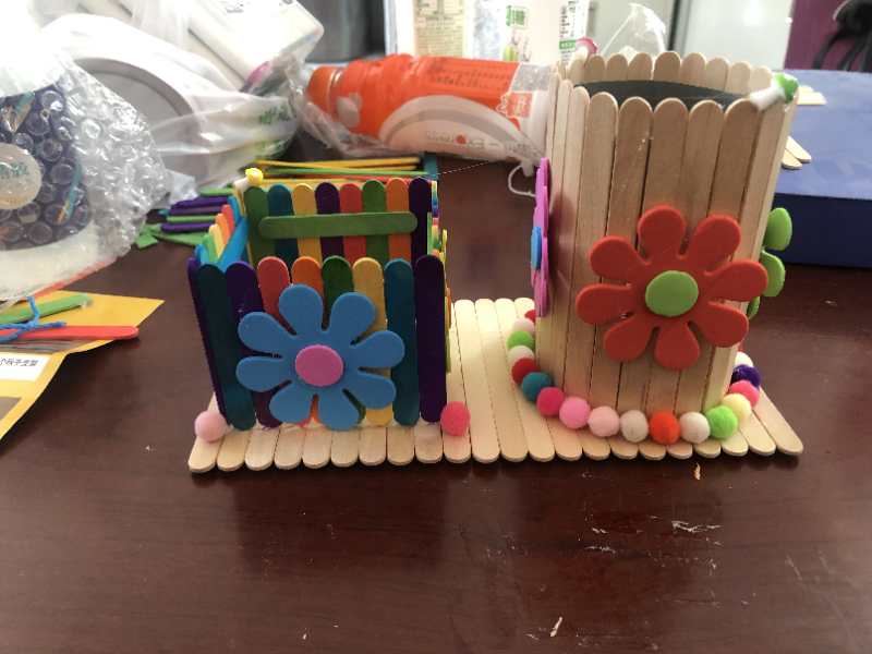 手工艺|雪糕棍和饮料瓶还能制成精美手工艺品? 这个车长手真巧