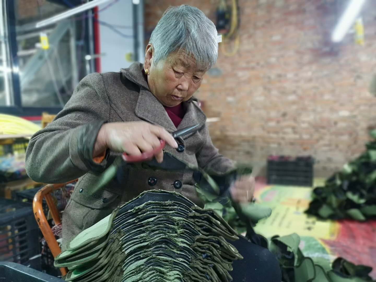 |“鞋帮赵”帮带，沁阳市这位“麻将刘”脱贫圆梦