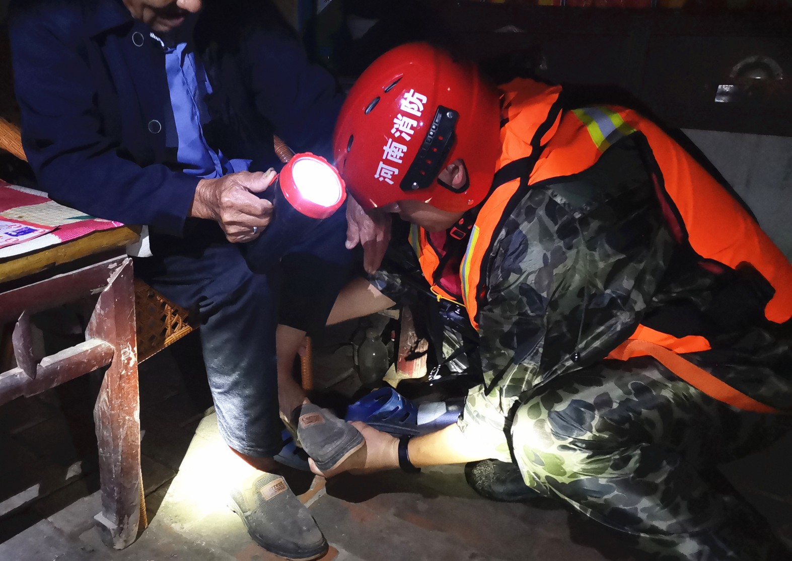 抗洪抢险|固始灾区221人，焦作消防抗洪抢险突击队连夜疏散！