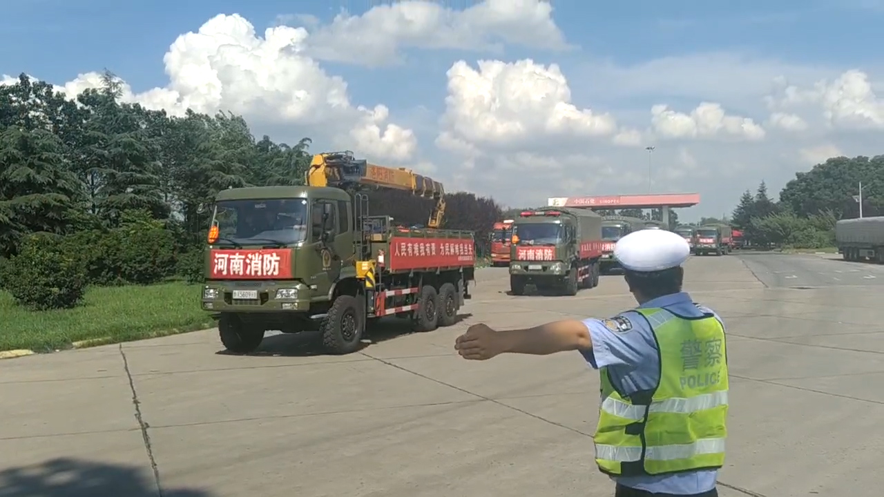 抗洪抢险|抗洪抢险英雄归来 高速交警护航“接力赛”