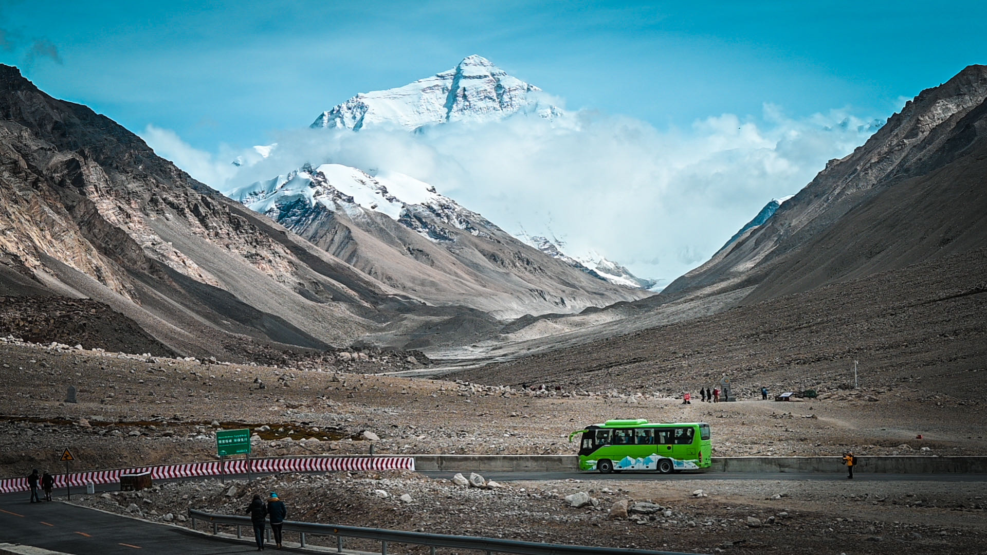 |视频｜“顶端新闻号”亮相珠峰大本营！记者节前夕，带你“揭秘”幕后故事