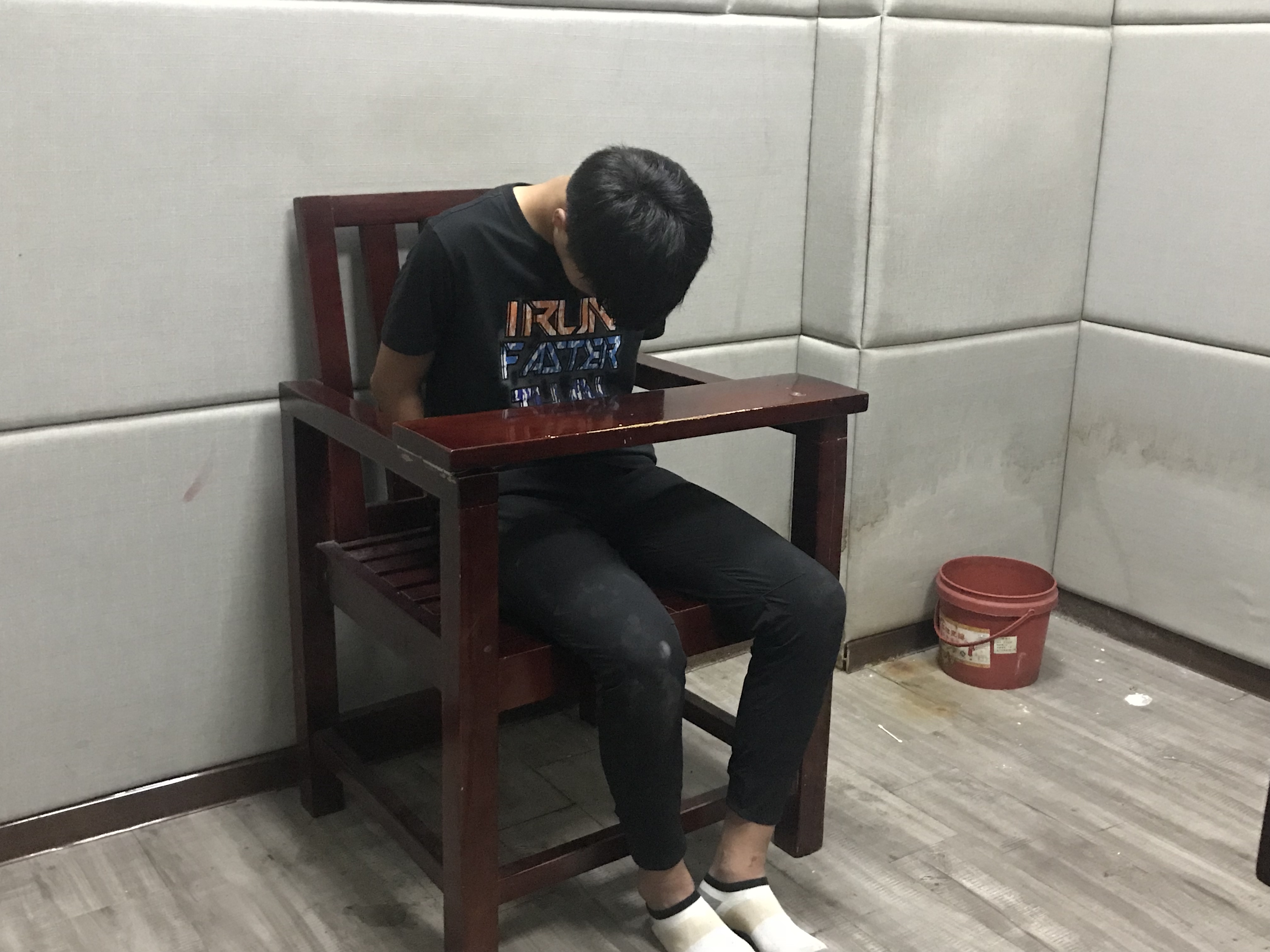 长垣14岁少年入室抢劫杀人后逃窜至郑州在火车站被抓