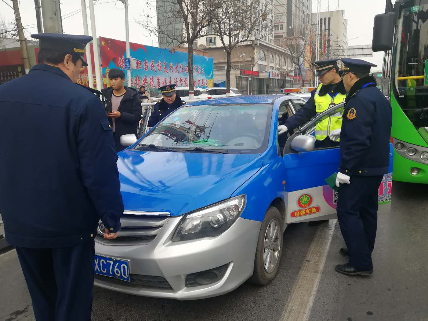 在校大学生出行聚集区等重点路段区域的出租汽车宰客,议