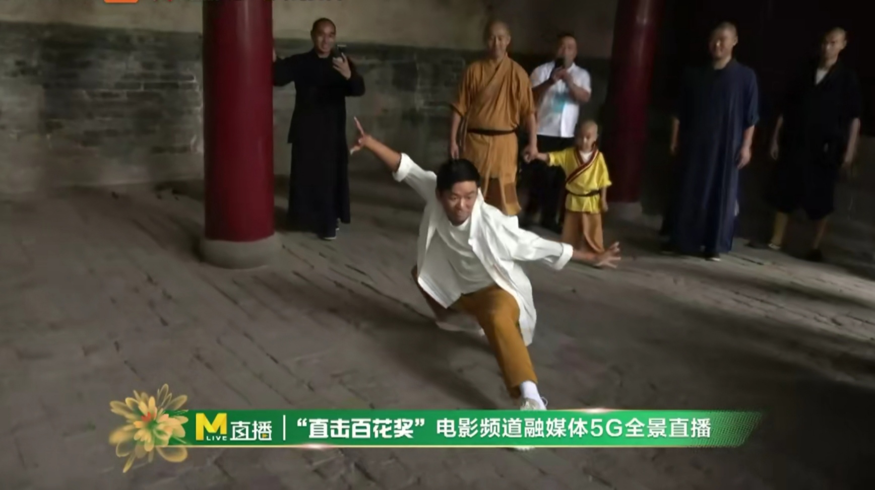 王宝强|王宝强重回少林寺，刘昊然隔空喊话：跟师兄弟切磋切磋