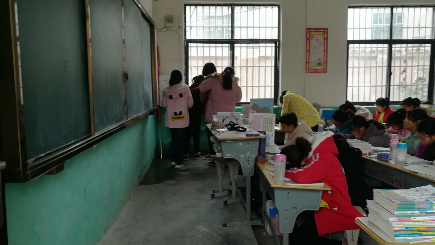 周口鹿邑一学校以收“喝水钱”为名涉嫌乱收费