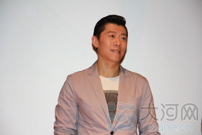 导演伍仕贤携夏雨洛阳宣传《反转人生》 教观众如何“一夜暴富”