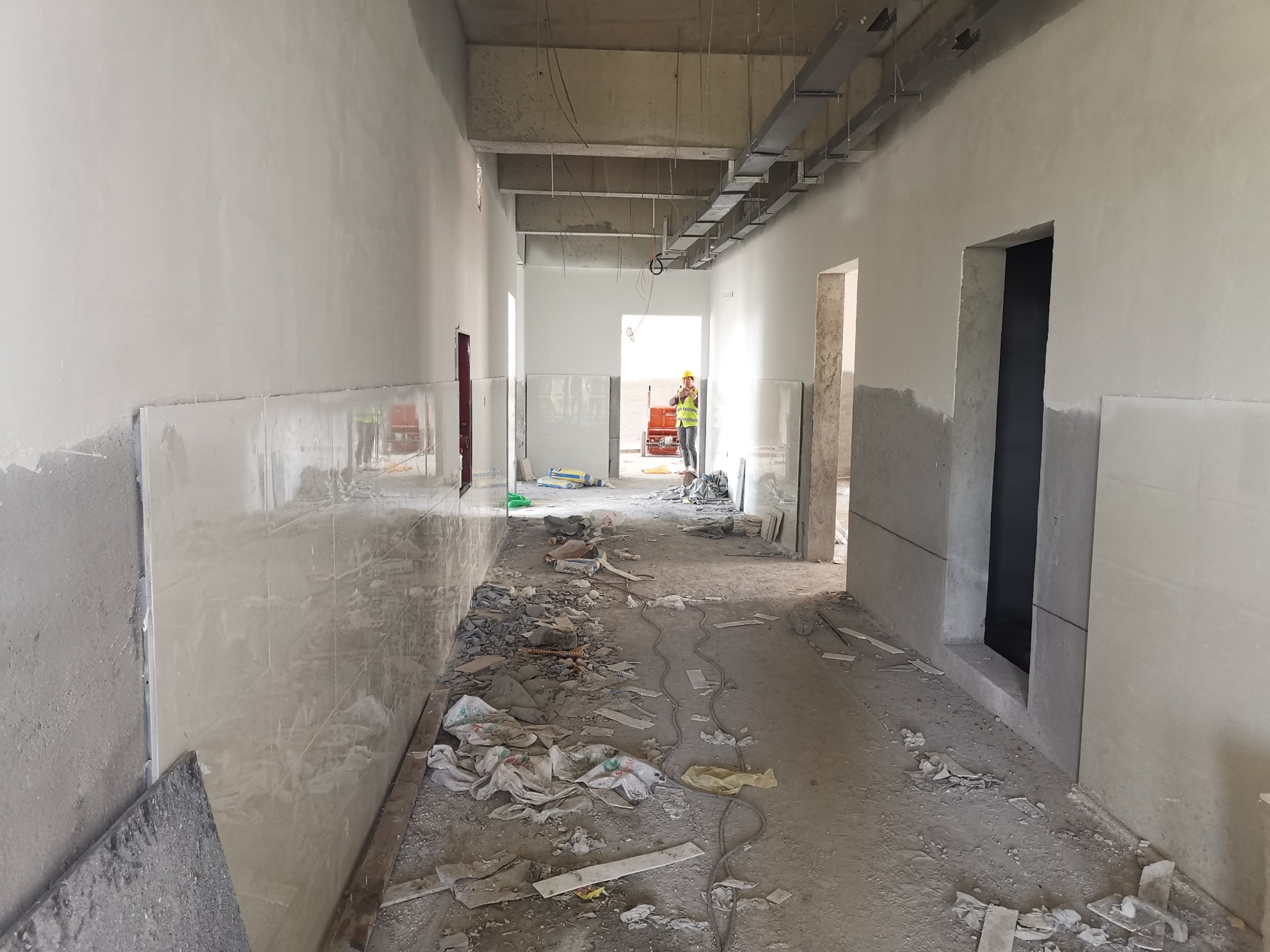 开学了，郑州管城区创新街小学团结路校区教室还没建好，咋上课？教育部门回应