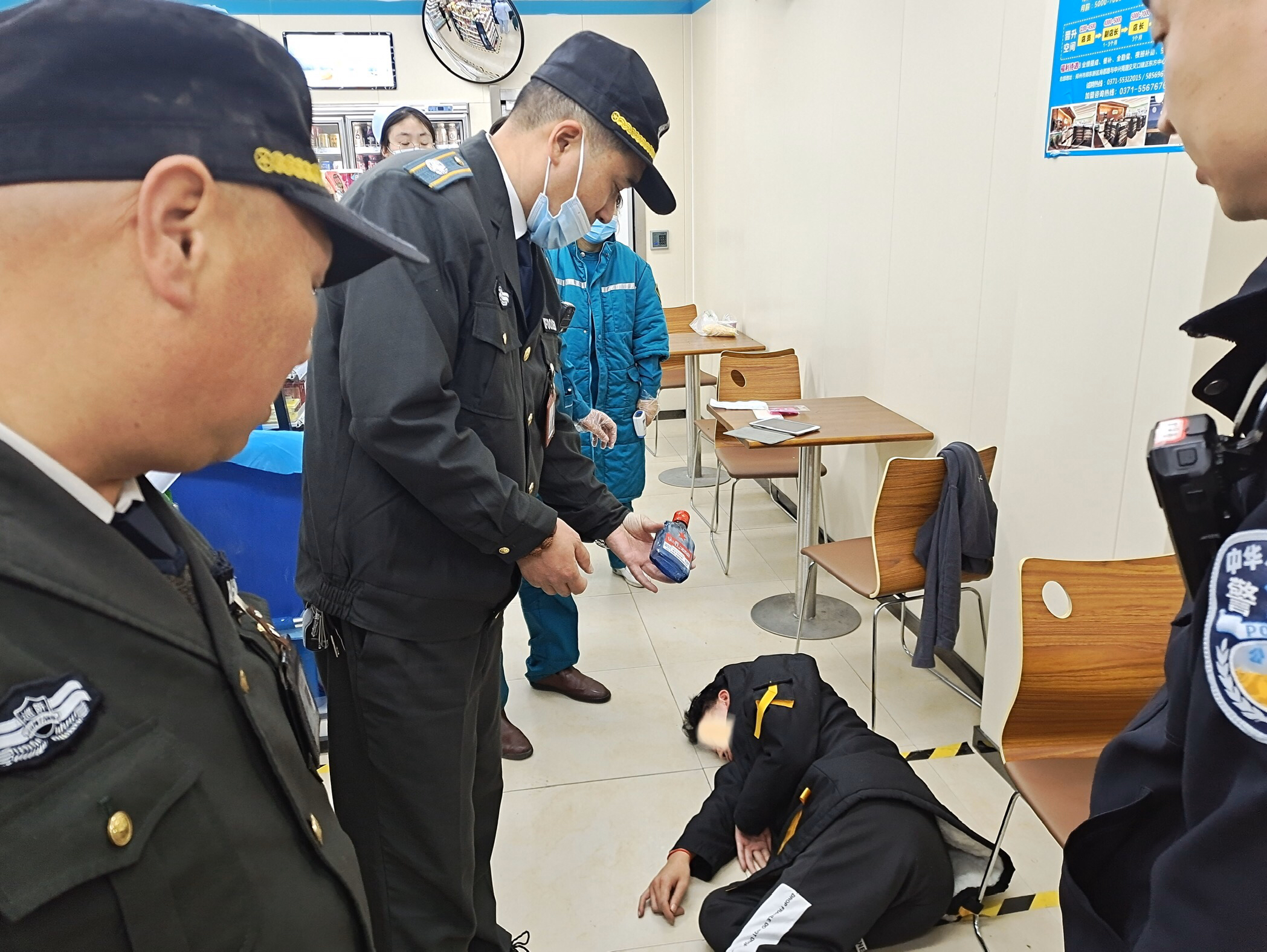 |与朋友喝了一夜仍未尽兴，又跑到便利店买酒继续喝，结果悲剧了！