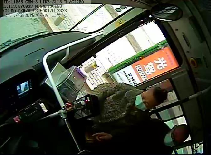 『王光辉』聋哑人乘公交 车长无法用有声语言与其交流 来看车长如何化解尴尬