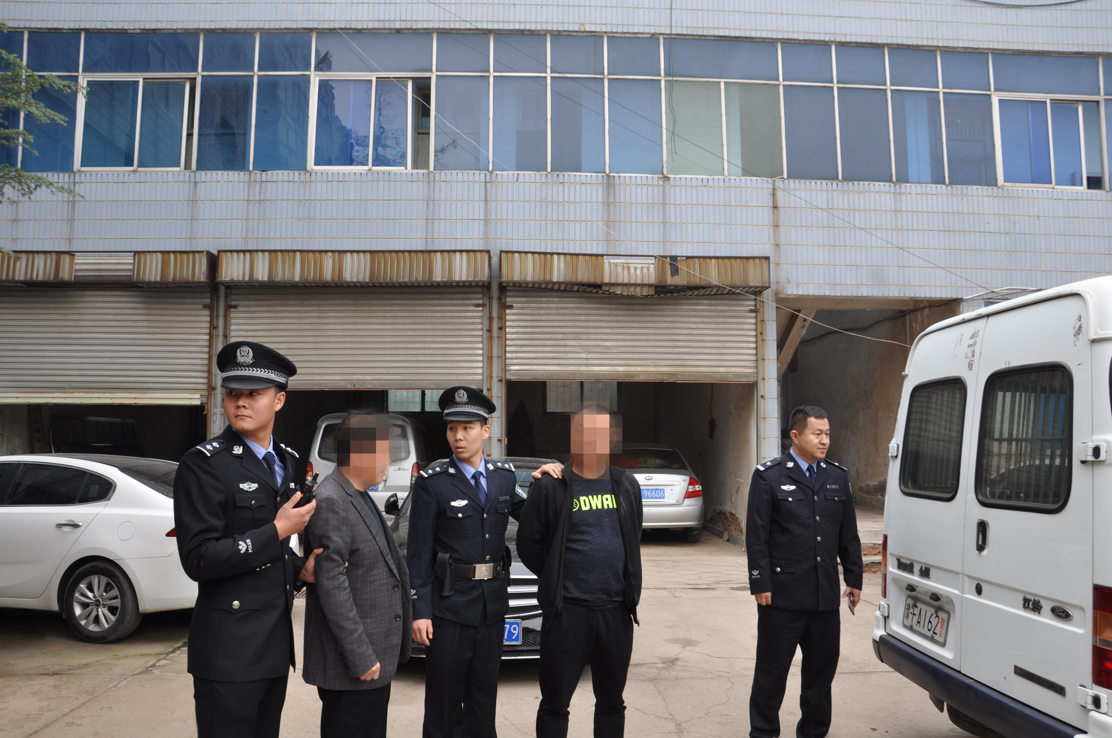 老赖拒还款玩失踪四名涉公职担保人被拘传