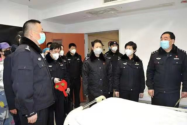 与市局党委副书记李珂,驻局纪检监察组组长,局党委委员王晓宁等人一起