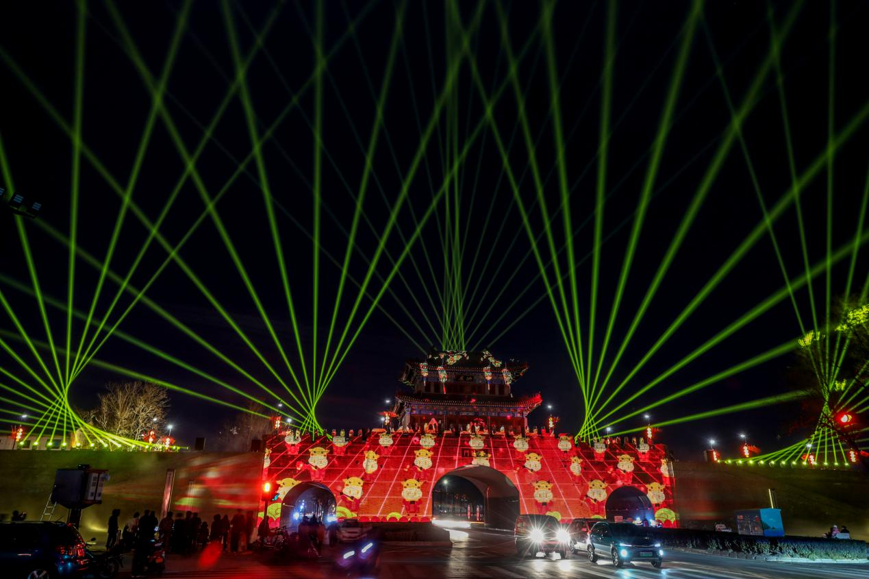 开封大宋中国年城墙灯光秀假日期间精彩呈现