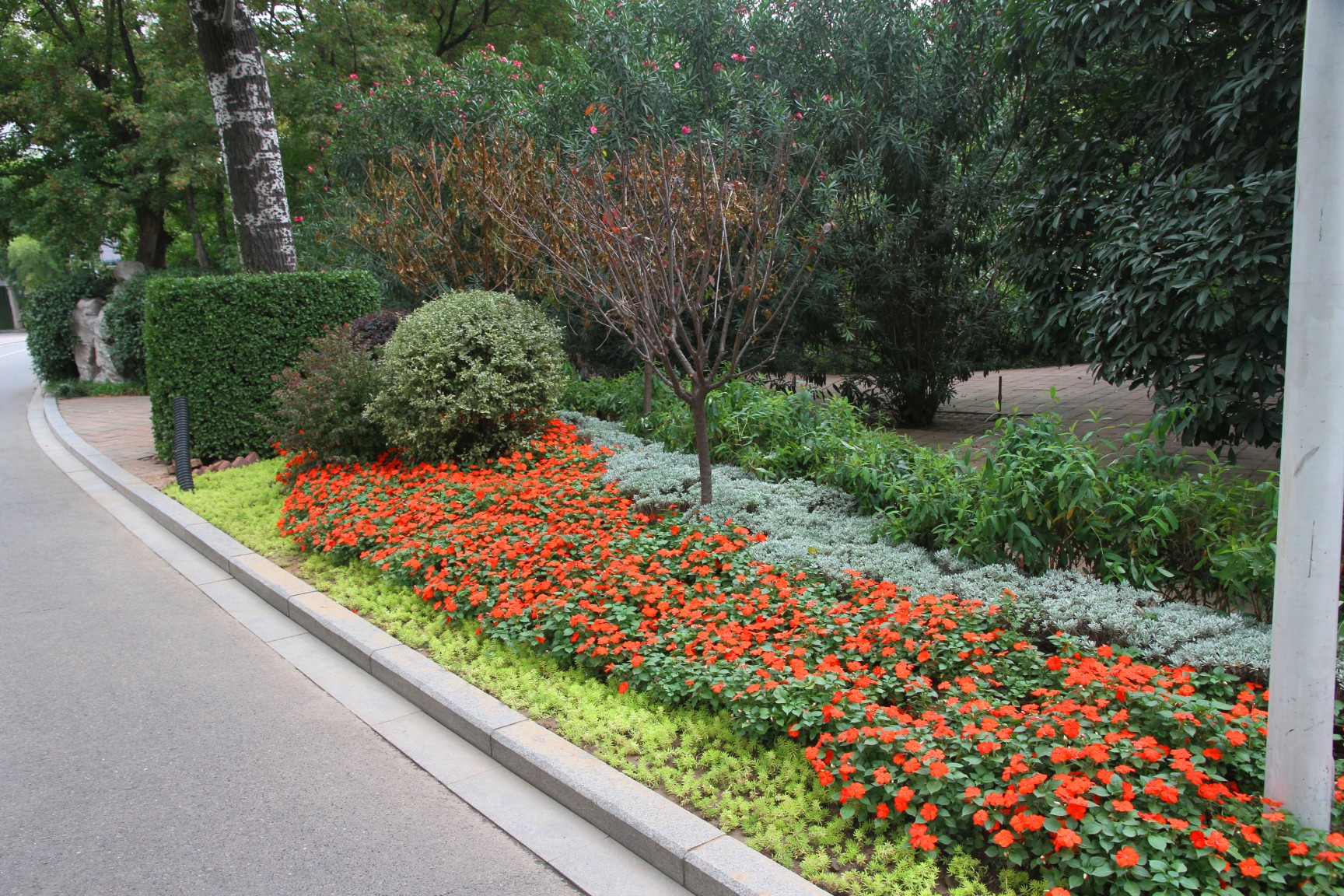 鄭州市碧沙崗公園裝扮一新迎雙節