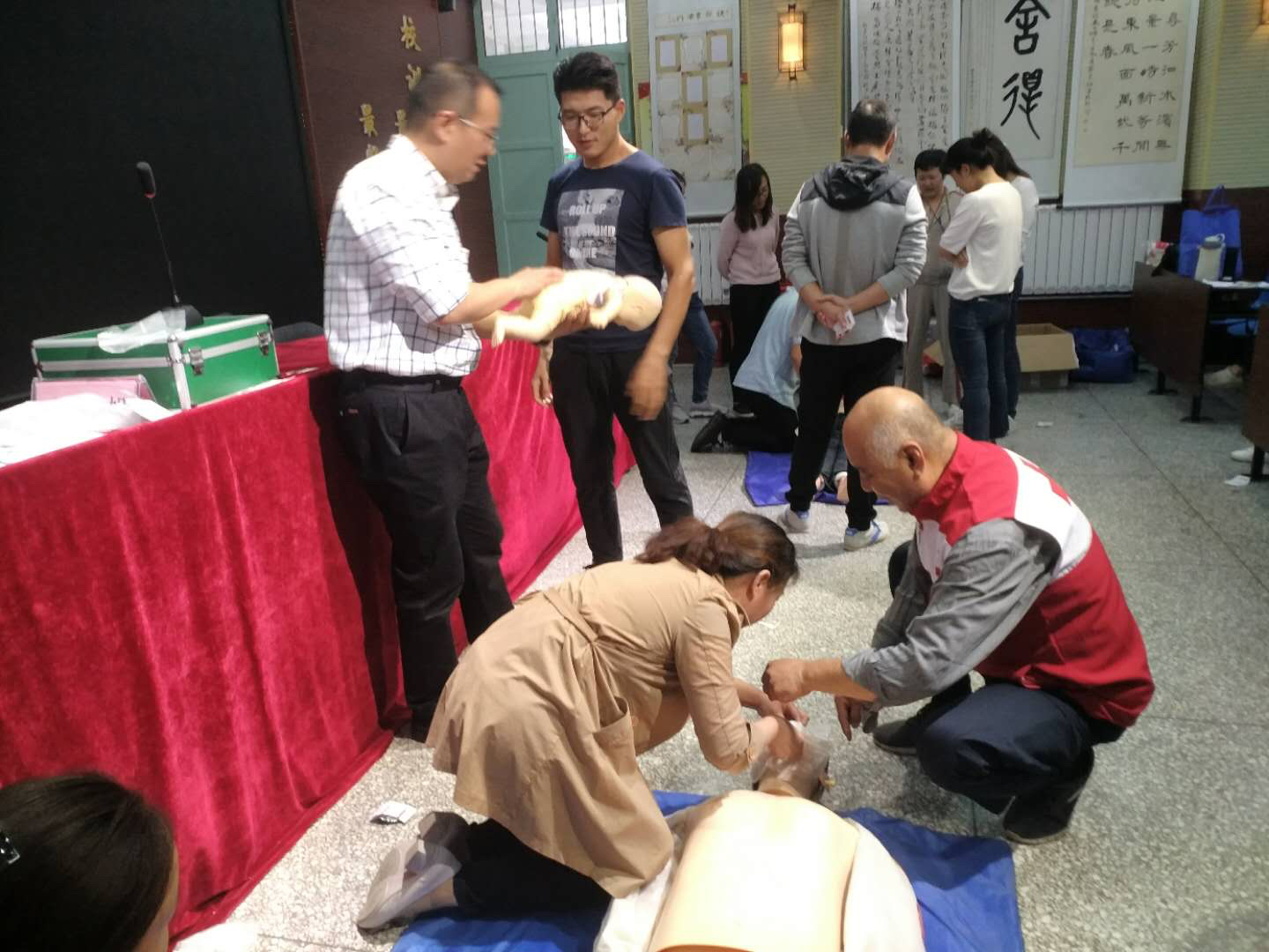 新乡开展中小学教师急救员培训班 每个学校至