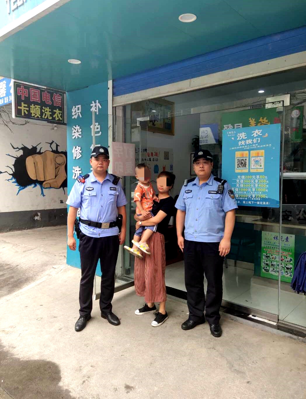 |男娃趁爸爸睡着“离家出走” 幸亏有他们……